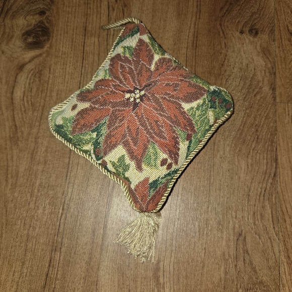 Vintage Tapestry Poinsettia Pillow Hanging With Tassel - Picture 1 of 4